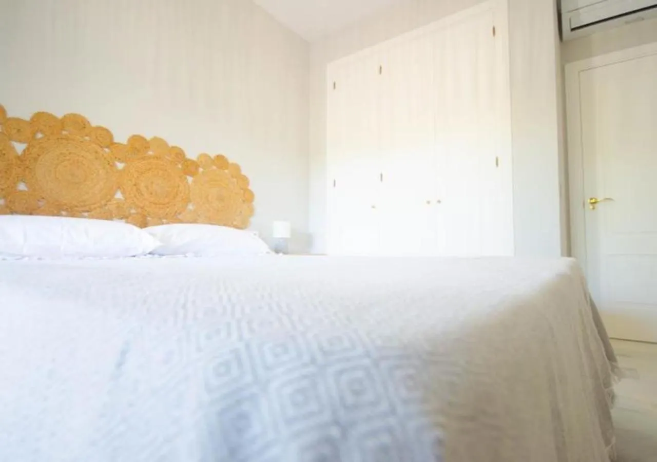 Alambra Del Sol - Coastal Retreat By The Beach Estepona Apartment