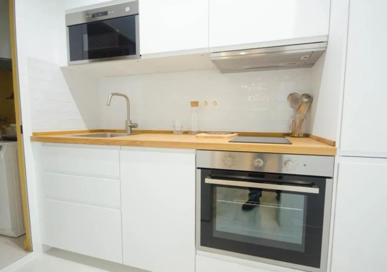 Alambra Del Sol - Coastal Retreat By The Beach Estepona Apartment