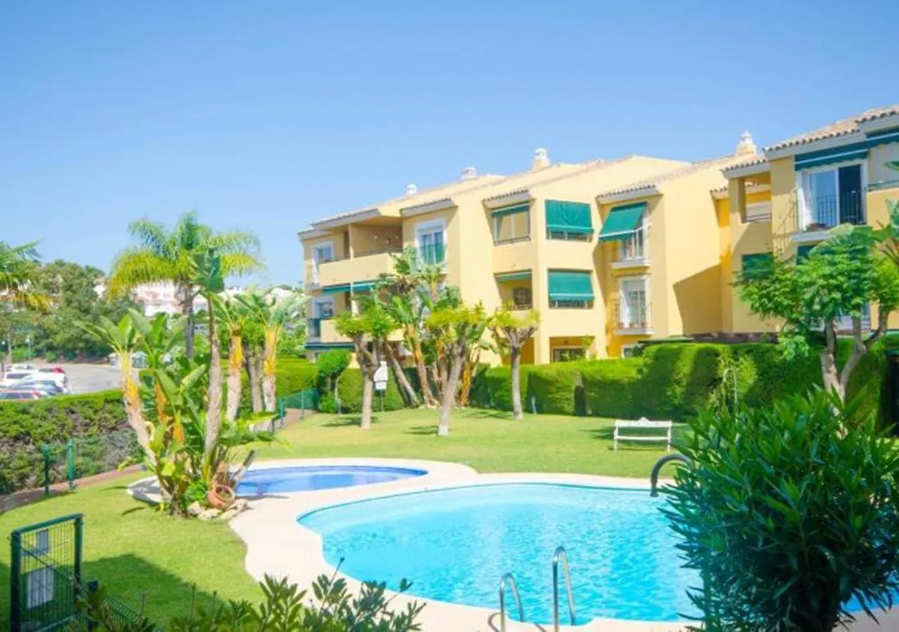 Apartment Alambra Del Sol - Coastal Retreat By The Beach Estepona Spain